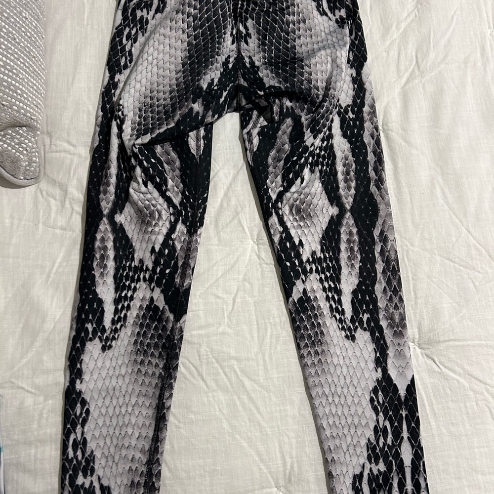 Stylish Snake Print Leggings